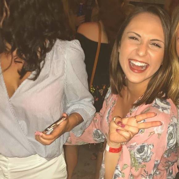 Meet your Posher, Jessica - Picture 1 of 1